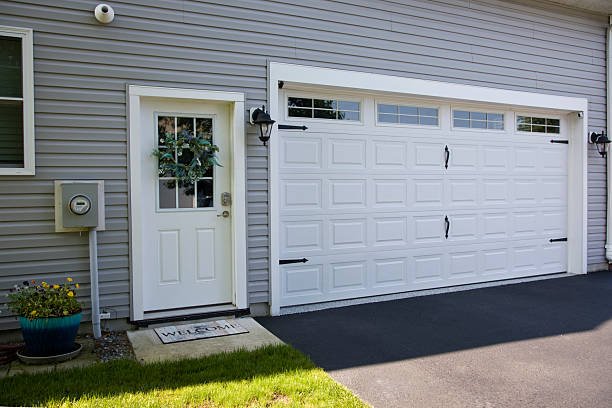 24/7 Emergency Garage Door Panel Replacement experts in Colonia, NJ